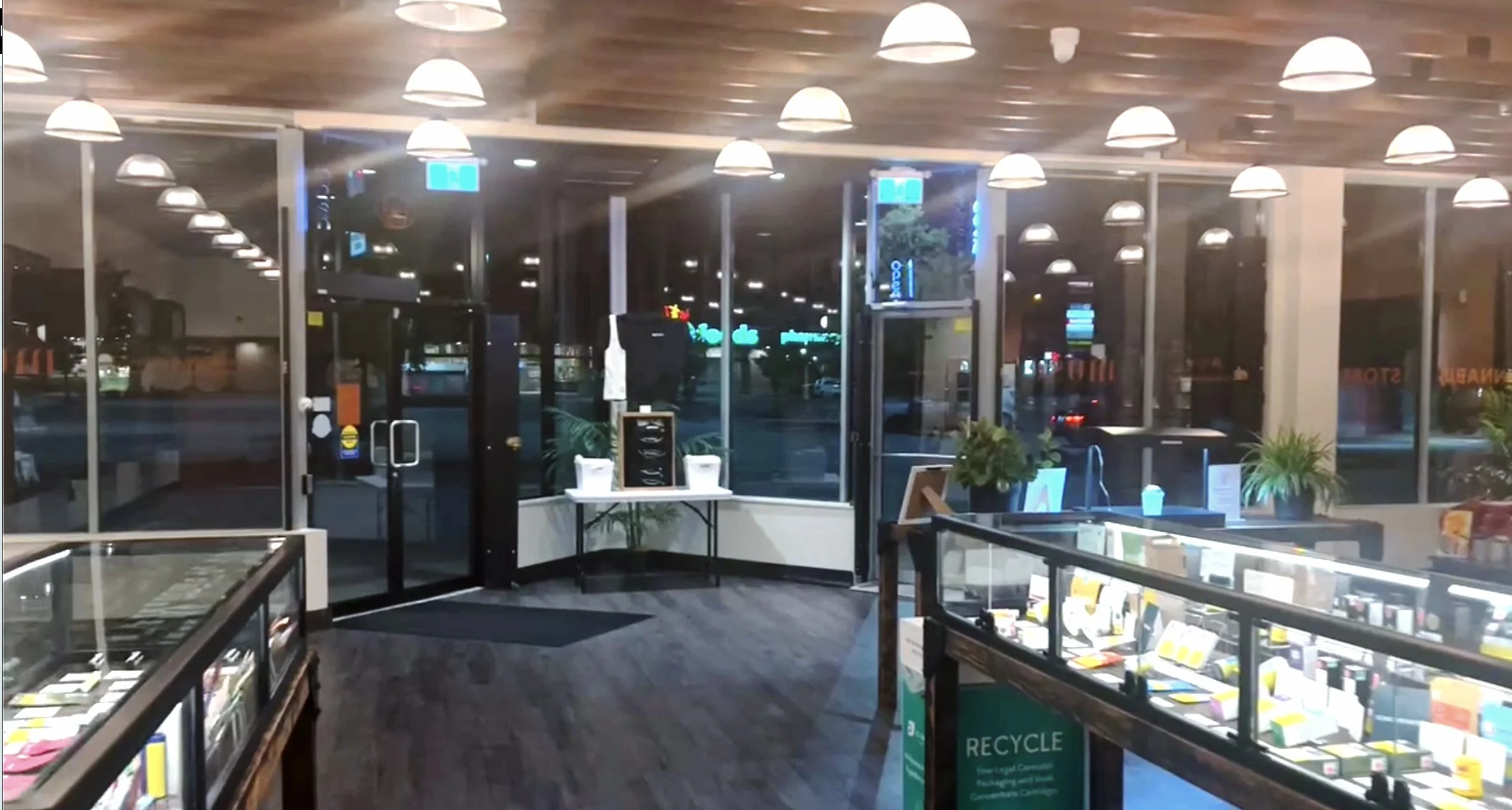 muse store Opening Up to the Outside World: Muse Storefronts are Now